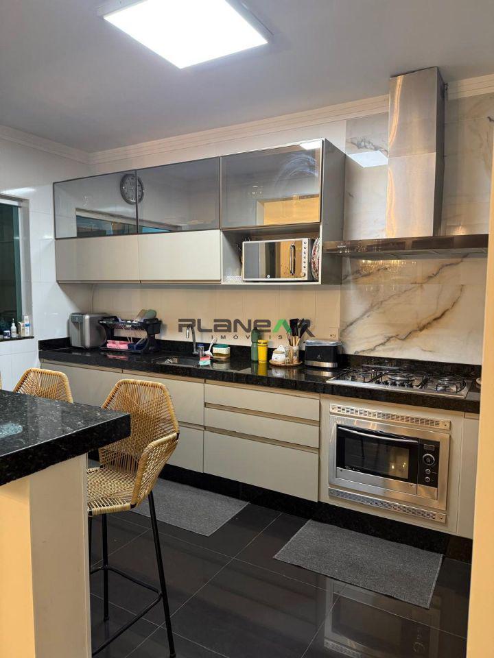 Casa, Europa, 3 Quartos, 4 Vagas, 1 Suíte