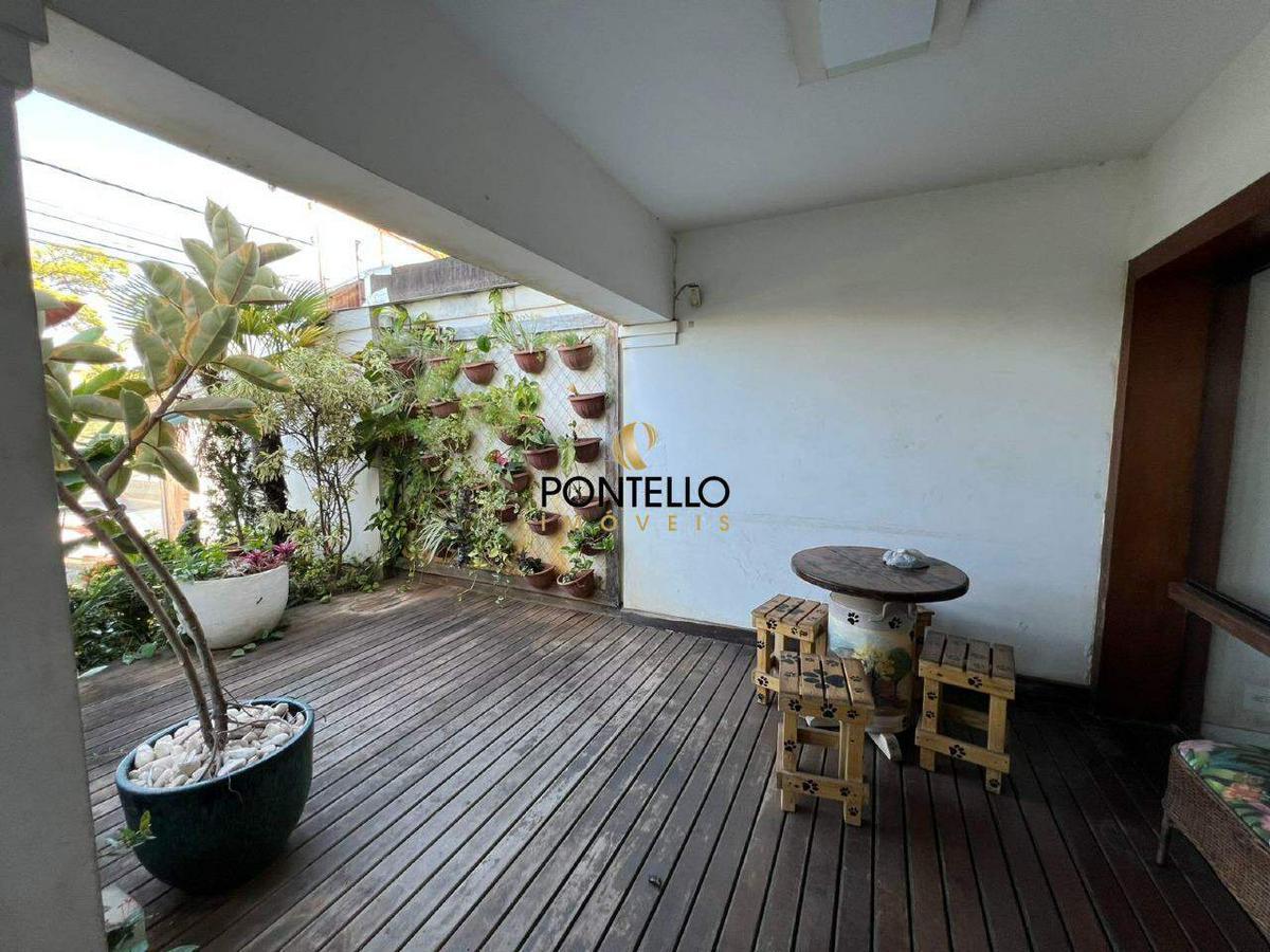 Casa, Centro, 7 Quartos, 0 Vaga, 3 Suítes