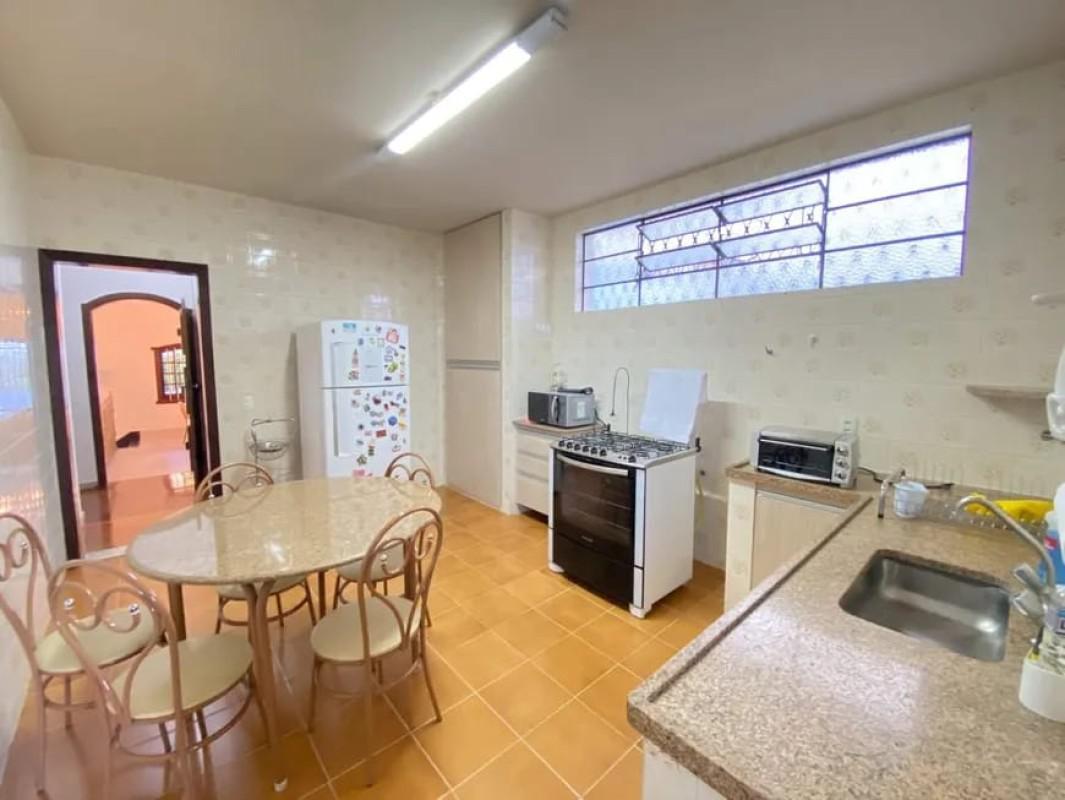 Casa, Barreiro, 3 Quartos, 5 Vagas, 2 Suítes