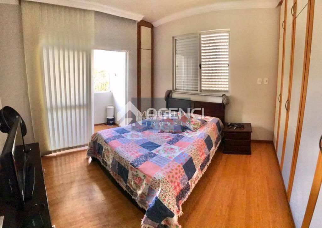 Casa, Castelo, 4 Quartos, 0 Vaga, 1 Suíte