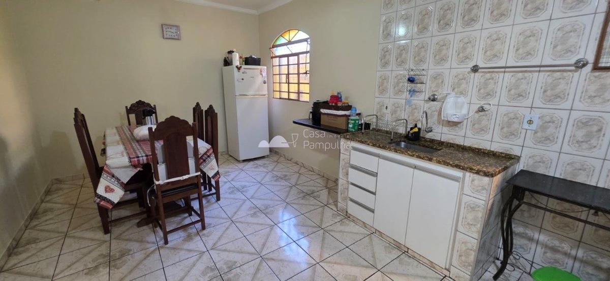 Casa, Trevo, 4 Quartos, 2 Vagas, 1 Suíte