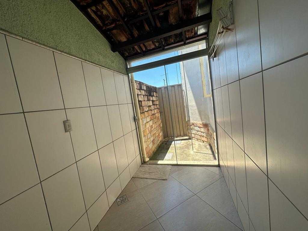 Casa, Lundcea, 4 Quartos, 2 Vagas, 1 Suíte