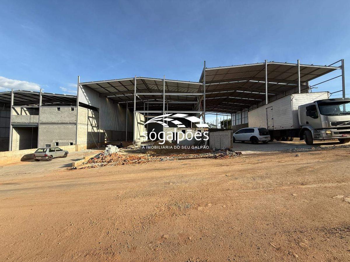 Galpão, Bandeirinhas, 5 Vagas