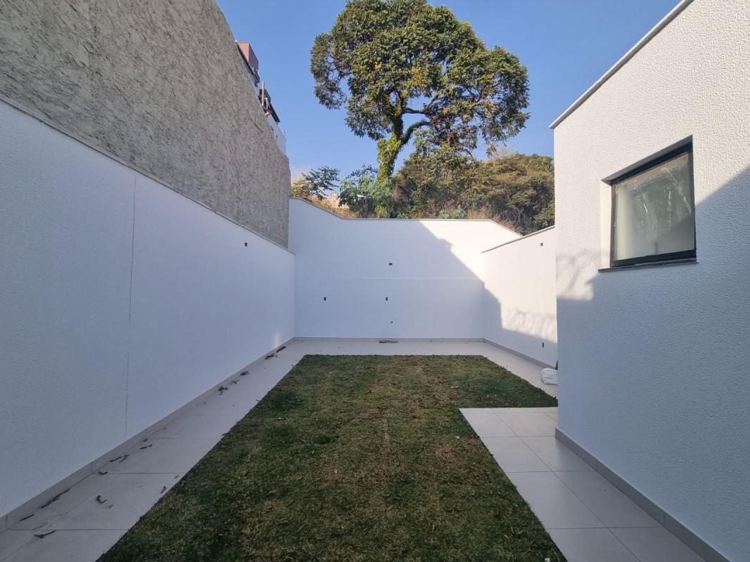 Casa, Europa, 2 Quartos, 3 Vagas, 1 Suíte