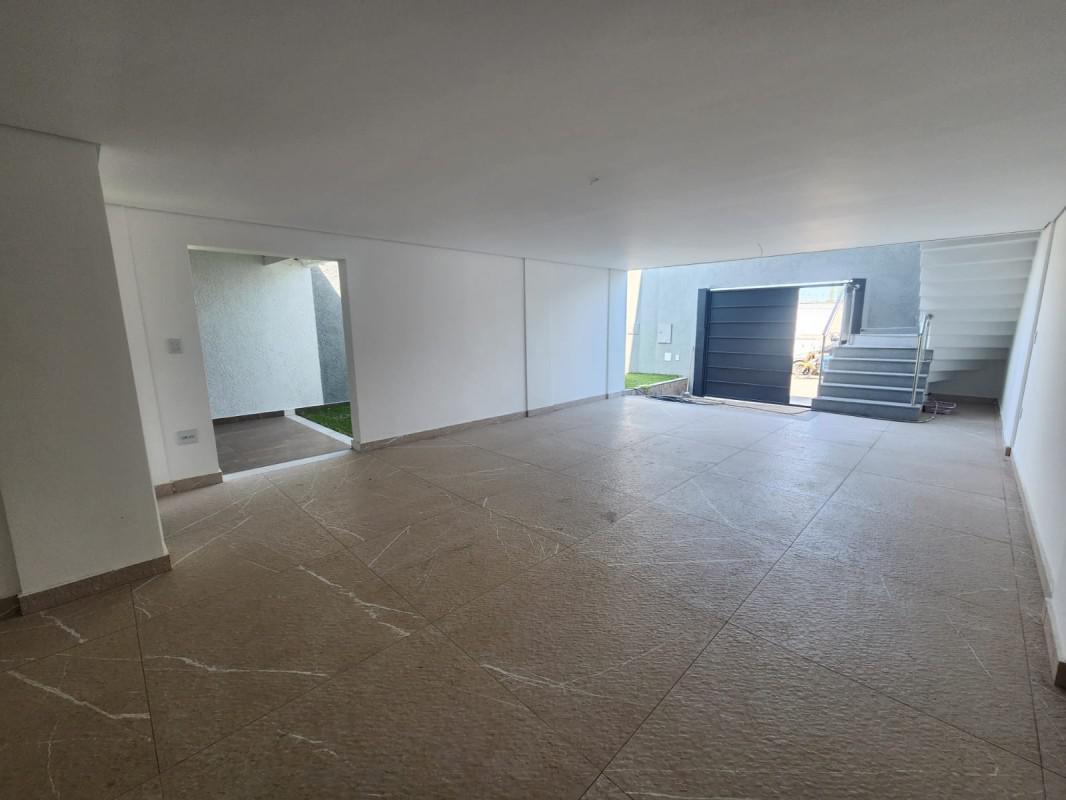 Casa, Cabral, 3 Quartos, 4 Vagas, 1 Suíte