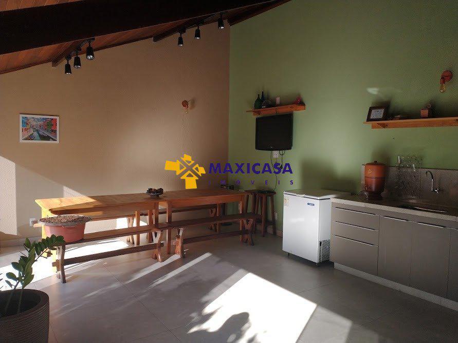 Casa, São José, 4 Quartos, 4 Vagas, 2 Suítes