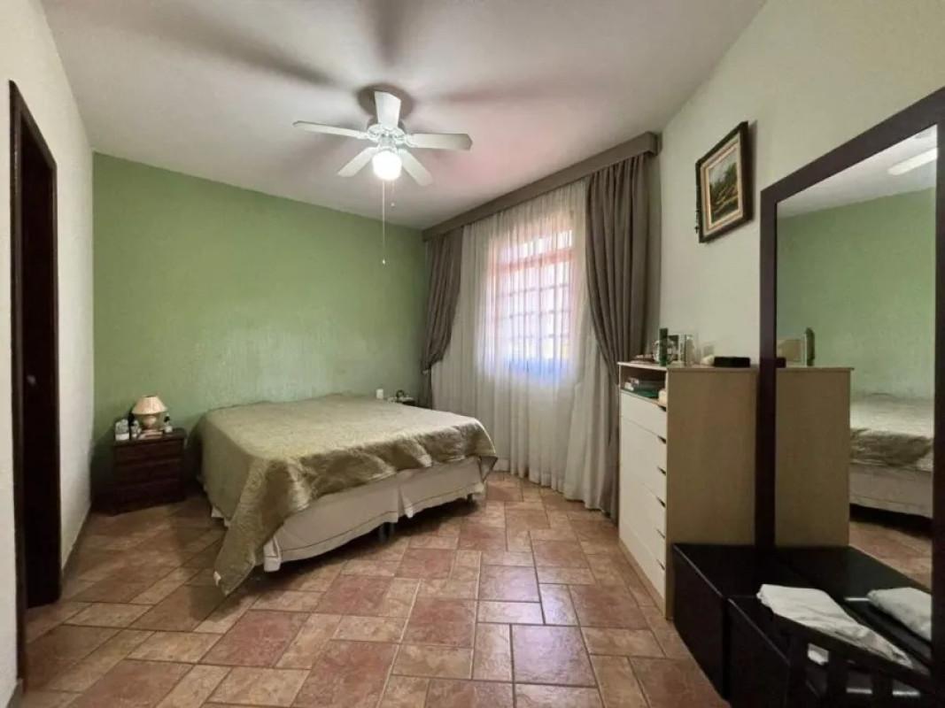Casa, Castelo, 4 Quartos, 4 Vagas, 1 Suíte