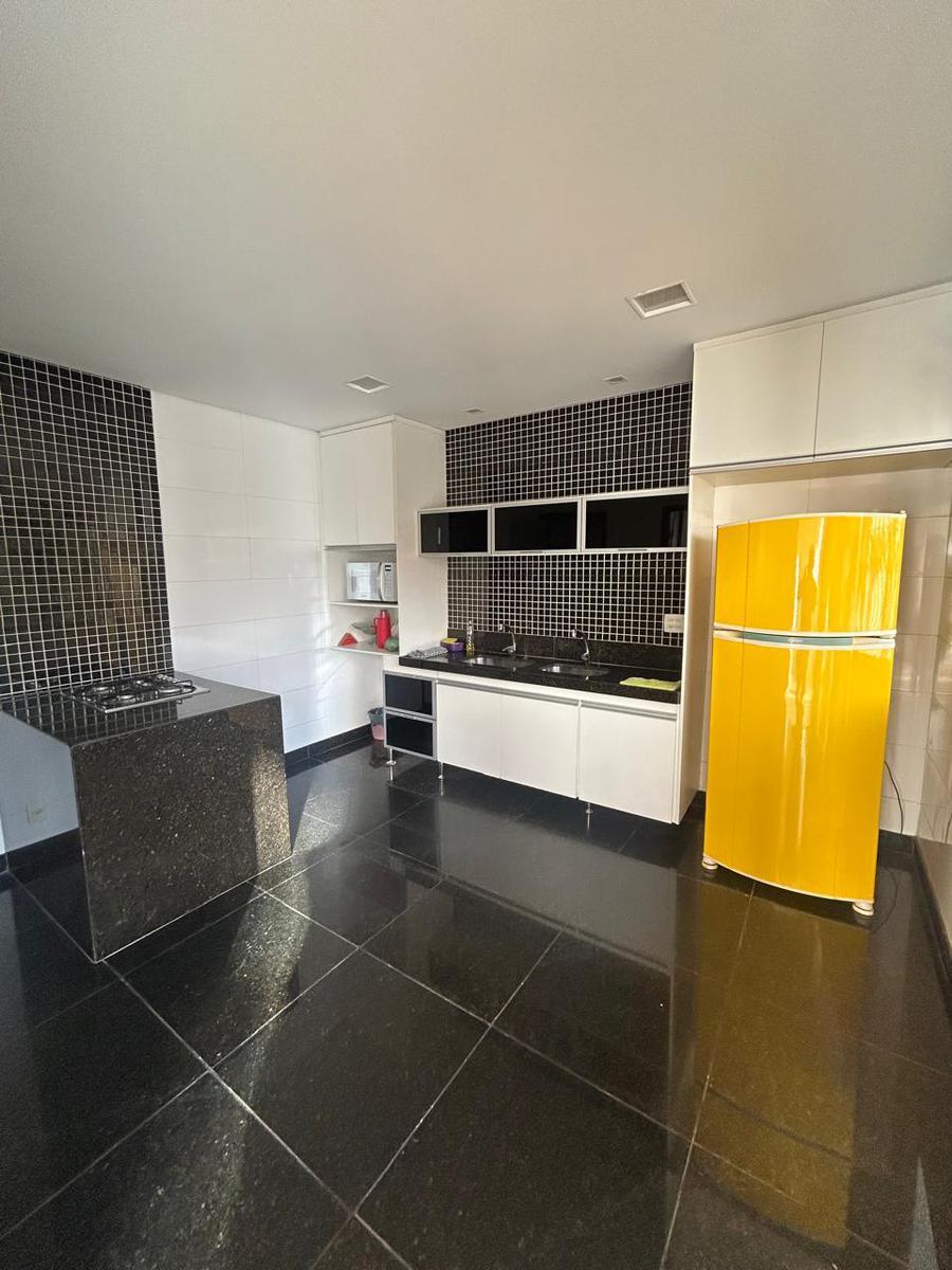 Casa, Castelo, 4 Quartos, 2 Vagas, 1 Suíte