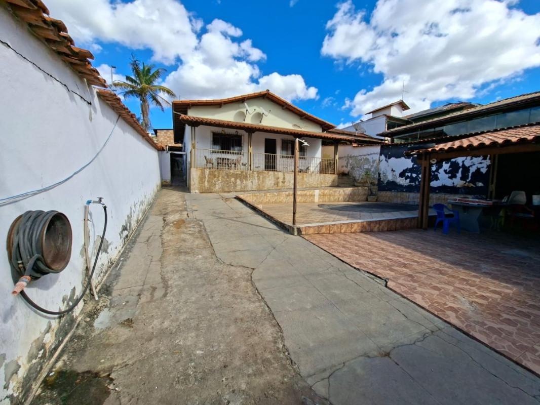 Casa, São Benedito, 3 Quartos, 4 Vagas, 1 Suíte
