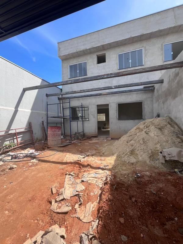 Casa, Centro, 3 Quartos, 2 Vagas, 1 Suíte