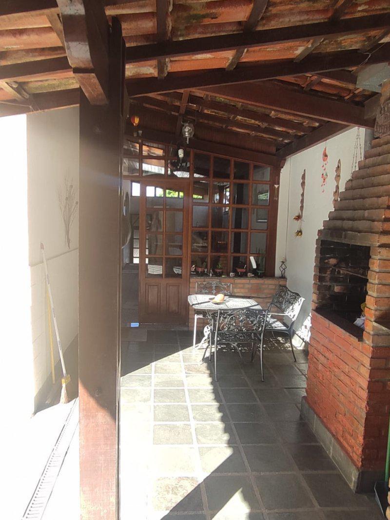 Casa, Camargos, 3 Quartos, 2 Vagas, 1 Suíte