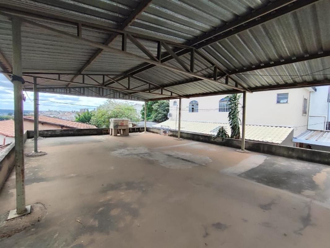 Casa, Providência, 5 Quartos, 4 Vagas, 1 Suíte