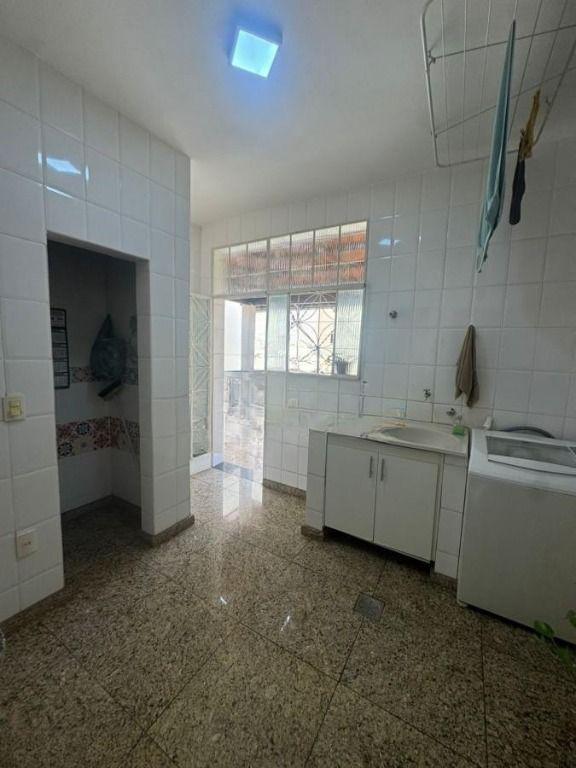 Casa, Casa Branca, 4 Quartos, 6 Vagas