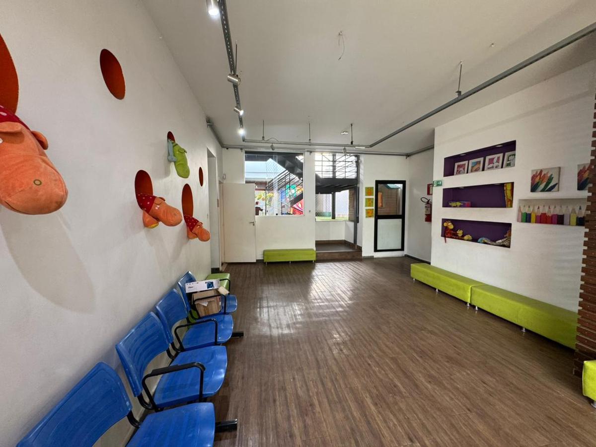 Prédio, Colégio Batista, 0 Quarto, 0 Vaga