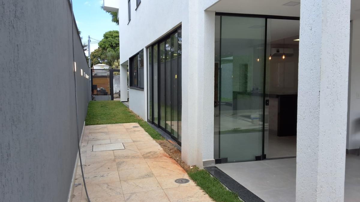 Casa, Trevo, 4 Quartos, 2 Vagas, 2 Suítes