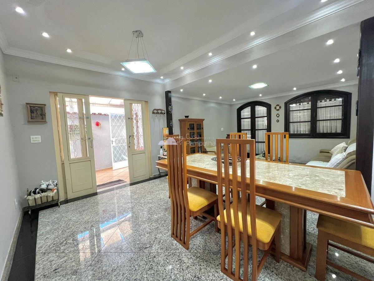 Casa, Planalto, 6 Quartos, 4 Vagas, 2 Suítes