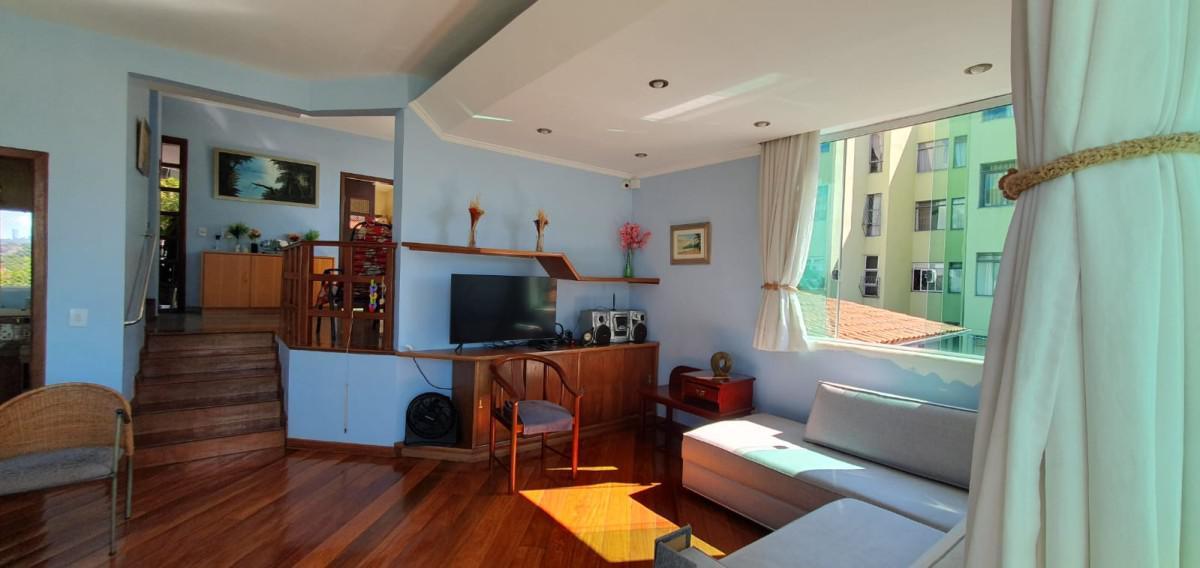 Casa, João Pinheiro, 5 Quartos, 4 Vagas, 1 Suíte