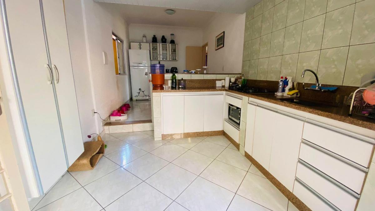 Casa, Santa Maria, 4 Quartos, 6 Vagas, 3 Suítes