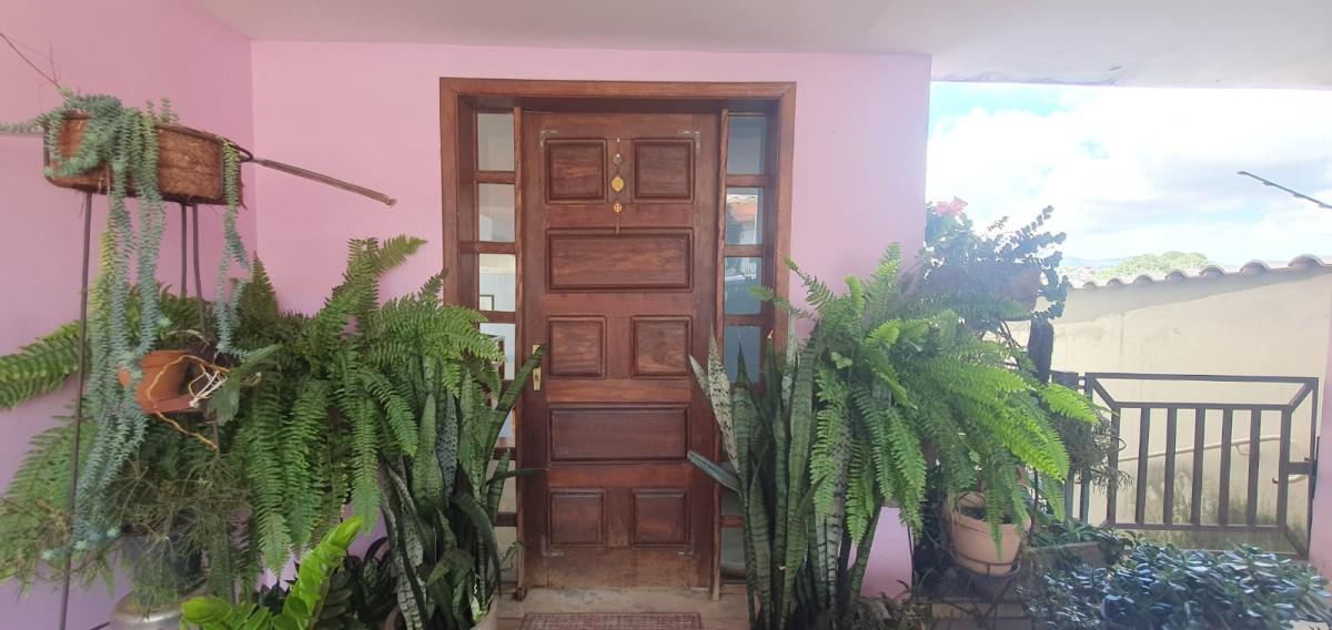 Casa, João Pinheiro, 5 Quartos, 4 Vagas, 1 Suíte