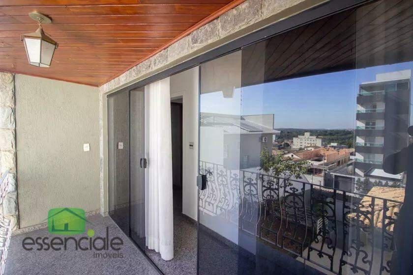 Casa, Europa, 3 Quartos, 6 Vagas, 1 Suíte