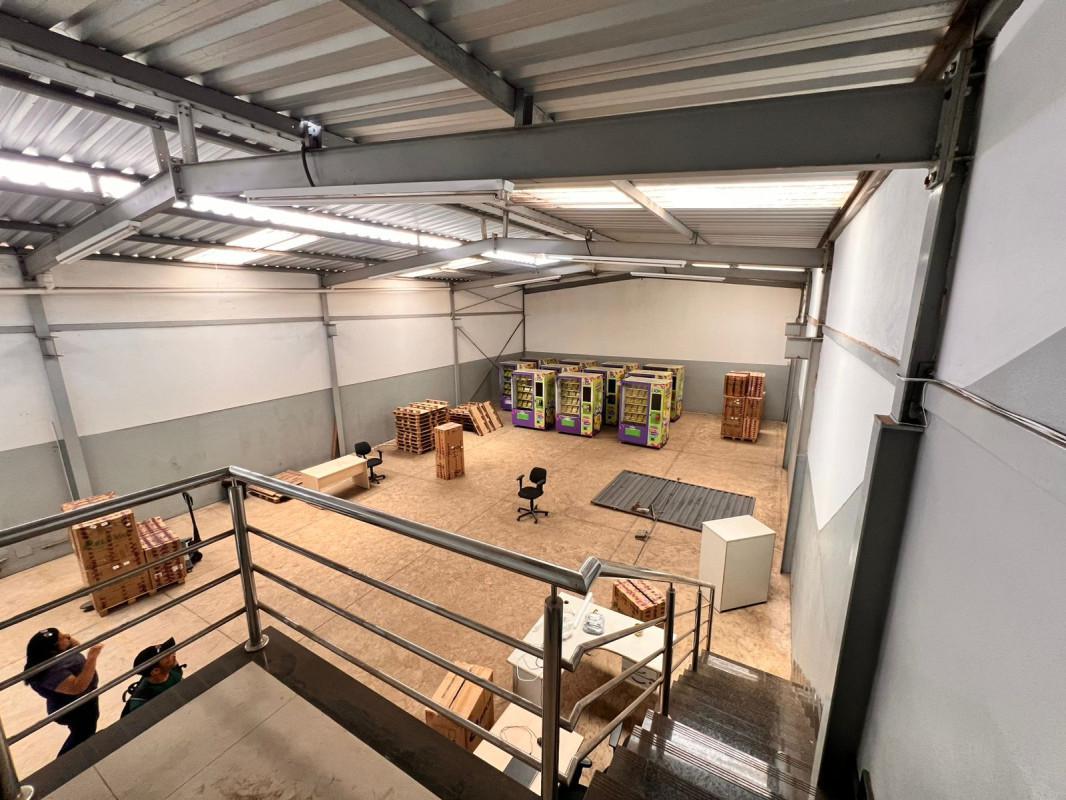 Galpão, Das Industrias I (barreiro), 0 Quarto, 0 Vaga