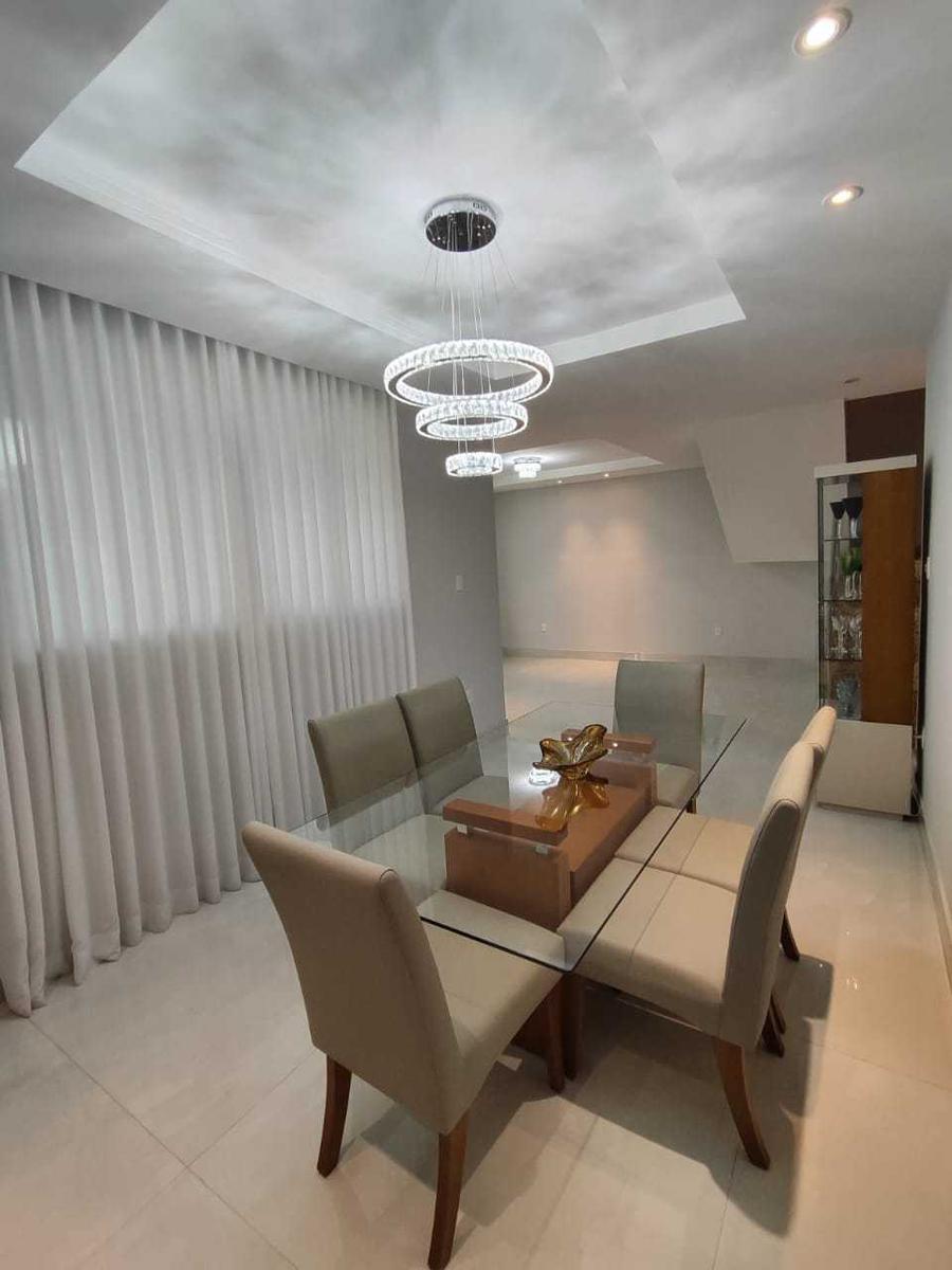 Casa, Castelo, 4 Quartos, 4 Vagas, 1 Suíte