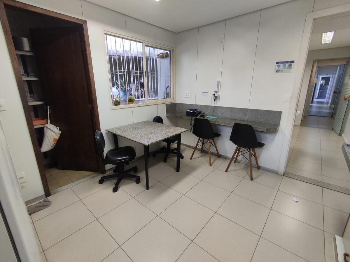 Casa Comercial, Vila Paris, 1 Quarto, 4 Vagas