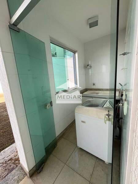Casa, Castelo, 4 Quartos, 8 Vagas, 4 Suítes