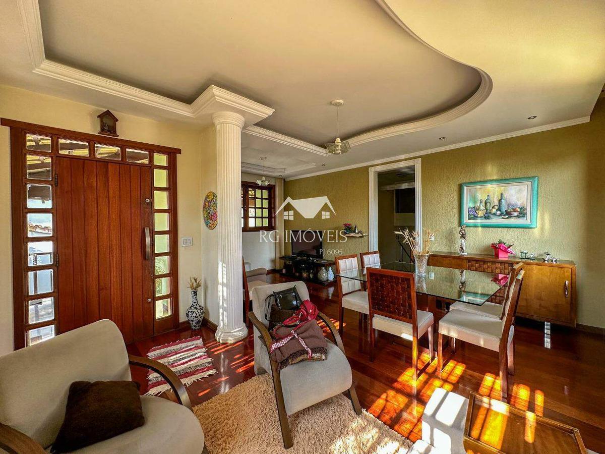 Casa, Tirol, 4 Quartos, 0 Vaga, 1 Suíte