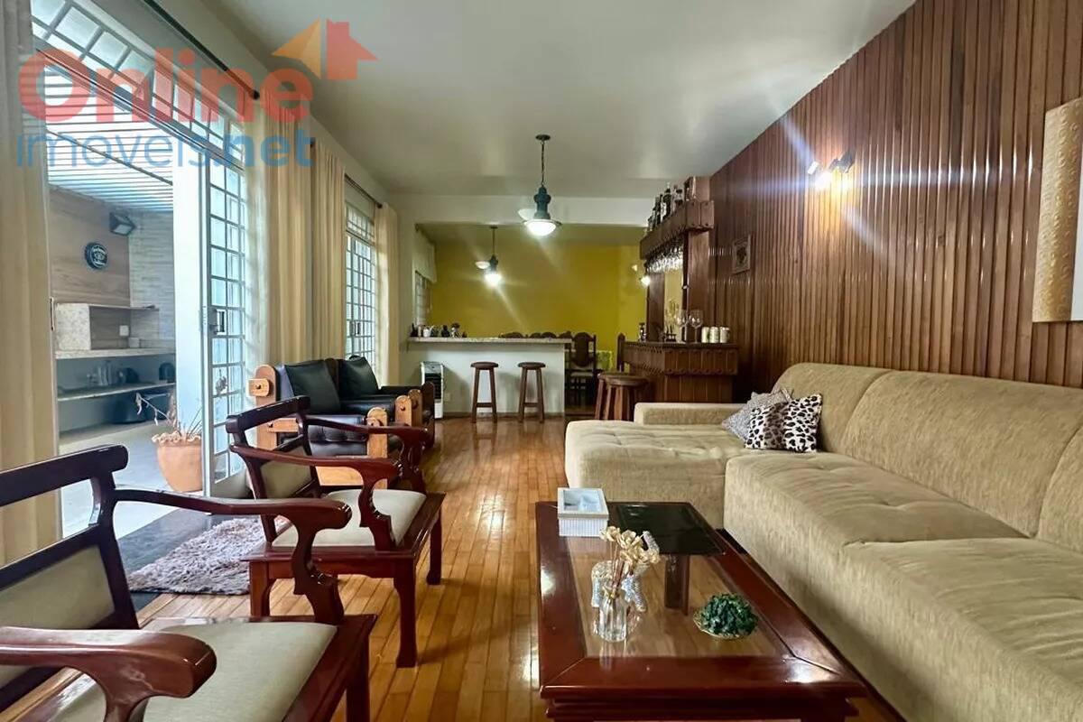 Casa, Serra, 4 Quartos, 0 Vaga, 1 Suíte