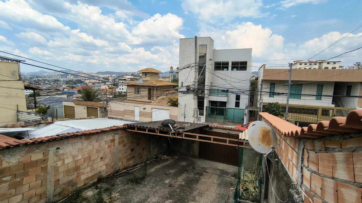 Casa, Industrial, 3 Quartos, 2 Vagas, 1 Suíte