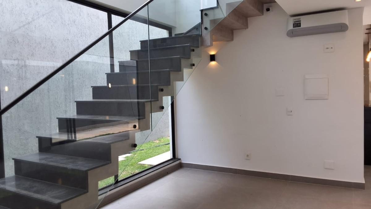Casa, Trevo, 4 Quartos, 2 Vagas, 2 Suítes