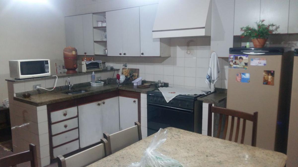 Casa, Paquetá, 3 Quartos, 5 Vagas, 1 Suíte