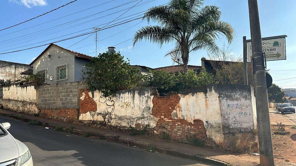 Lote, Centro, 0 Quarto, 0 Vaga