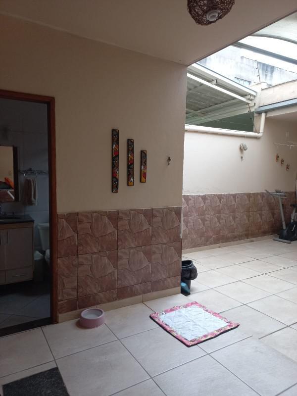Casa, Santa Cruz Industrial, 3 Quartos, 2 Vagas, 1 Suíte