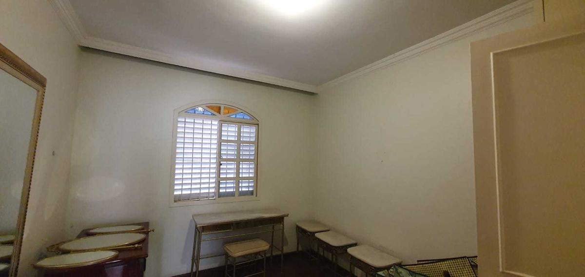 Casa Comercial, São Francisco, 4 Quartos, 6 Vagas, 1 Suíte