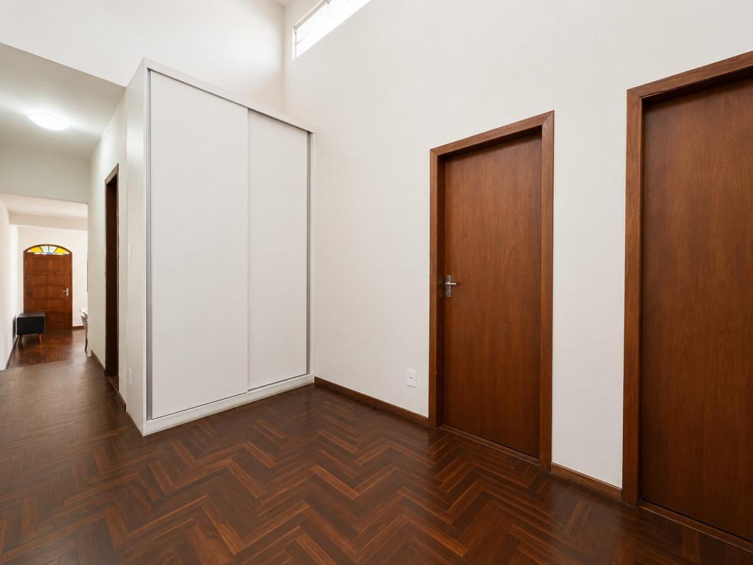 Casa, Castelo, 3 Quartos, 2 Vagas, 1 Suíte