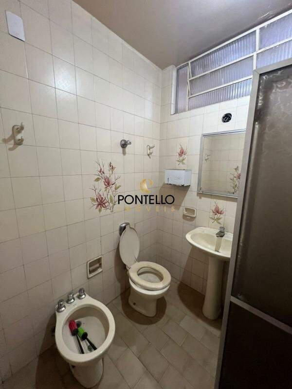 Casa, Centro, 4 Quartos, 2 Vagas, 1 Suíte