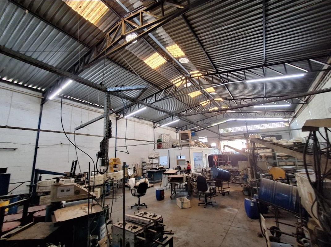 Galpão, Santa Terezinha, 0 Quarto, 0 Vaga