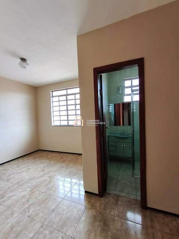 Casa, Barreiro, 2 Quartos, 1 Vaga, 1 Suíte