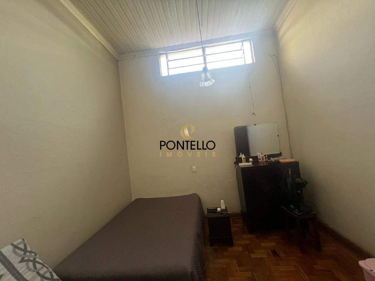 Casa, Centro, 6 Quartos, 0 Vaga, 1 Suíte