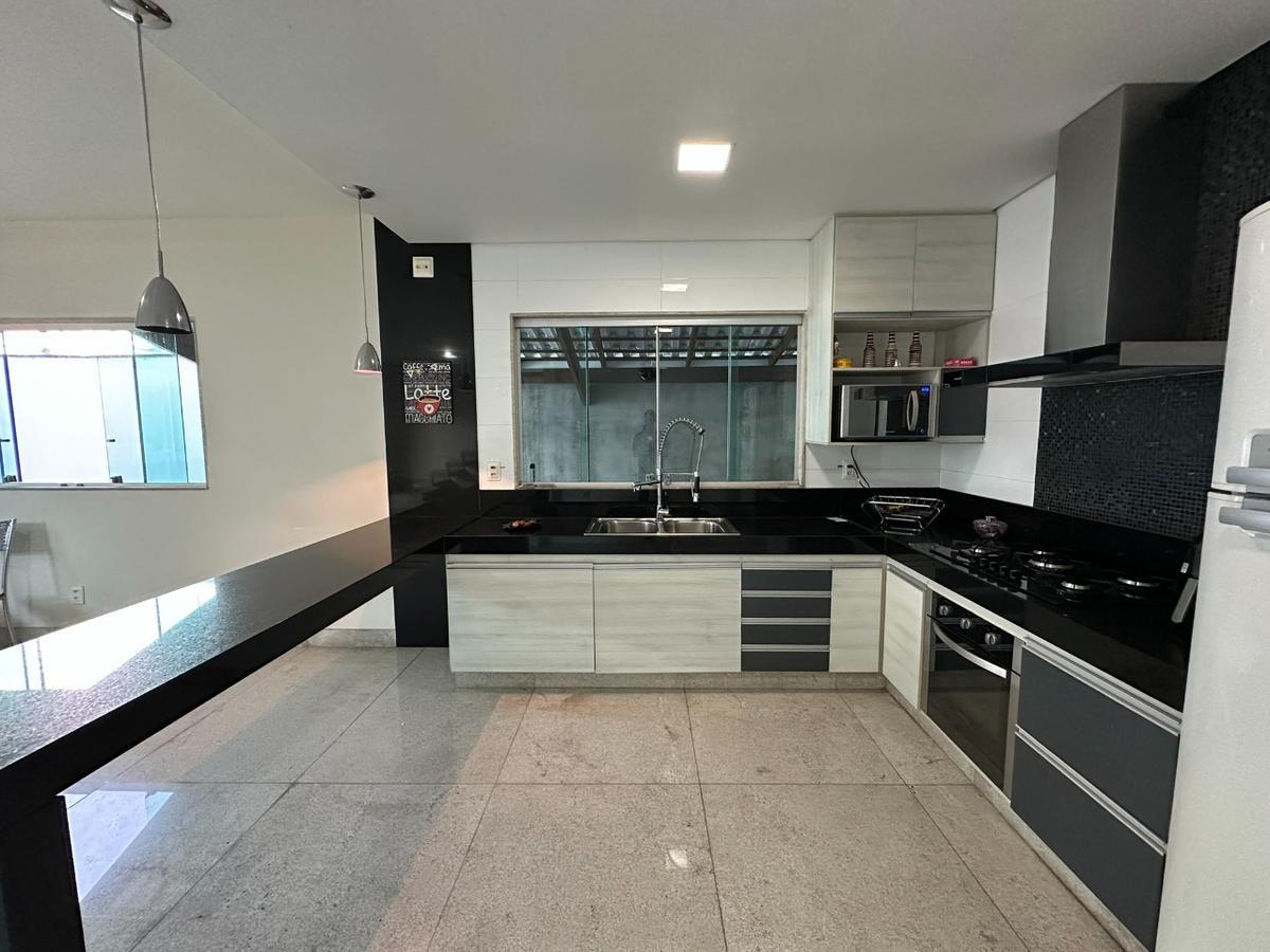 Casa, Céu Azul, 3 Quartos, 5 Vagas, 1 Suíte