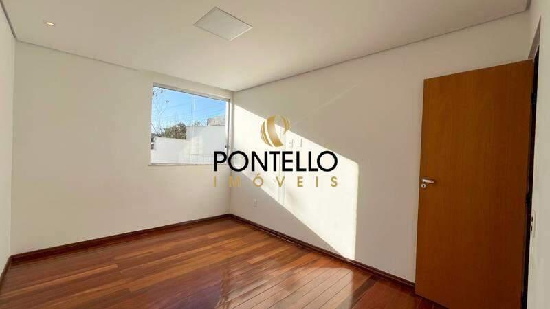 Casa, Estoril, 3 Quartos, 6 Vagas, 1 Suíte