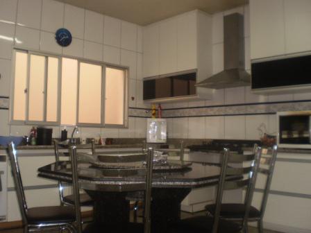 Casa, Santa Terezinha, 3 Quartos, 8 Vagas, 1 Suíte