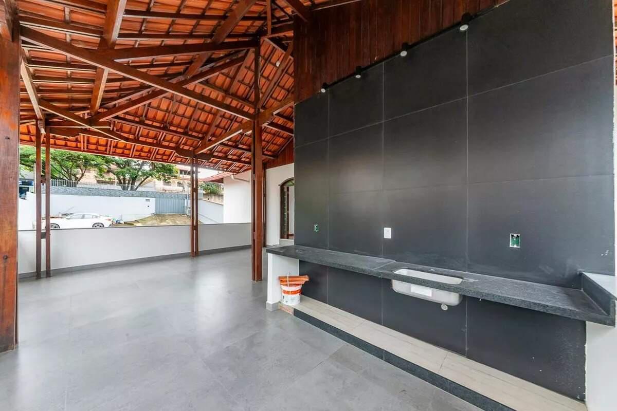 Casa, Palmeiras, 4 Quartos, 8 Vagas, 1 Suíte