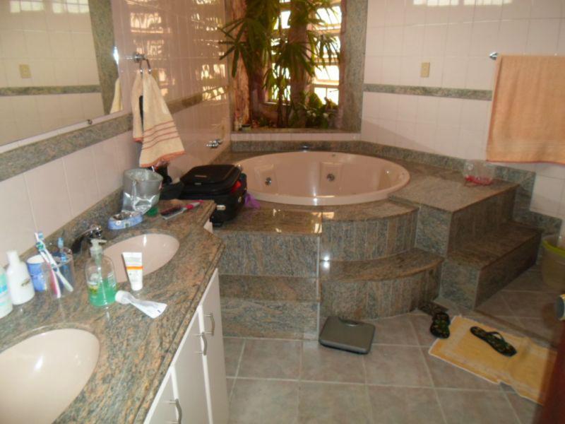 Casa, Castelo, 4 Quartos, 4 Vagas, 1 Suíte