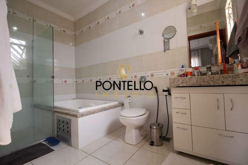 Casa, João Pinheiro, 5 Quartos, 5 Vagas, 1 Suíte