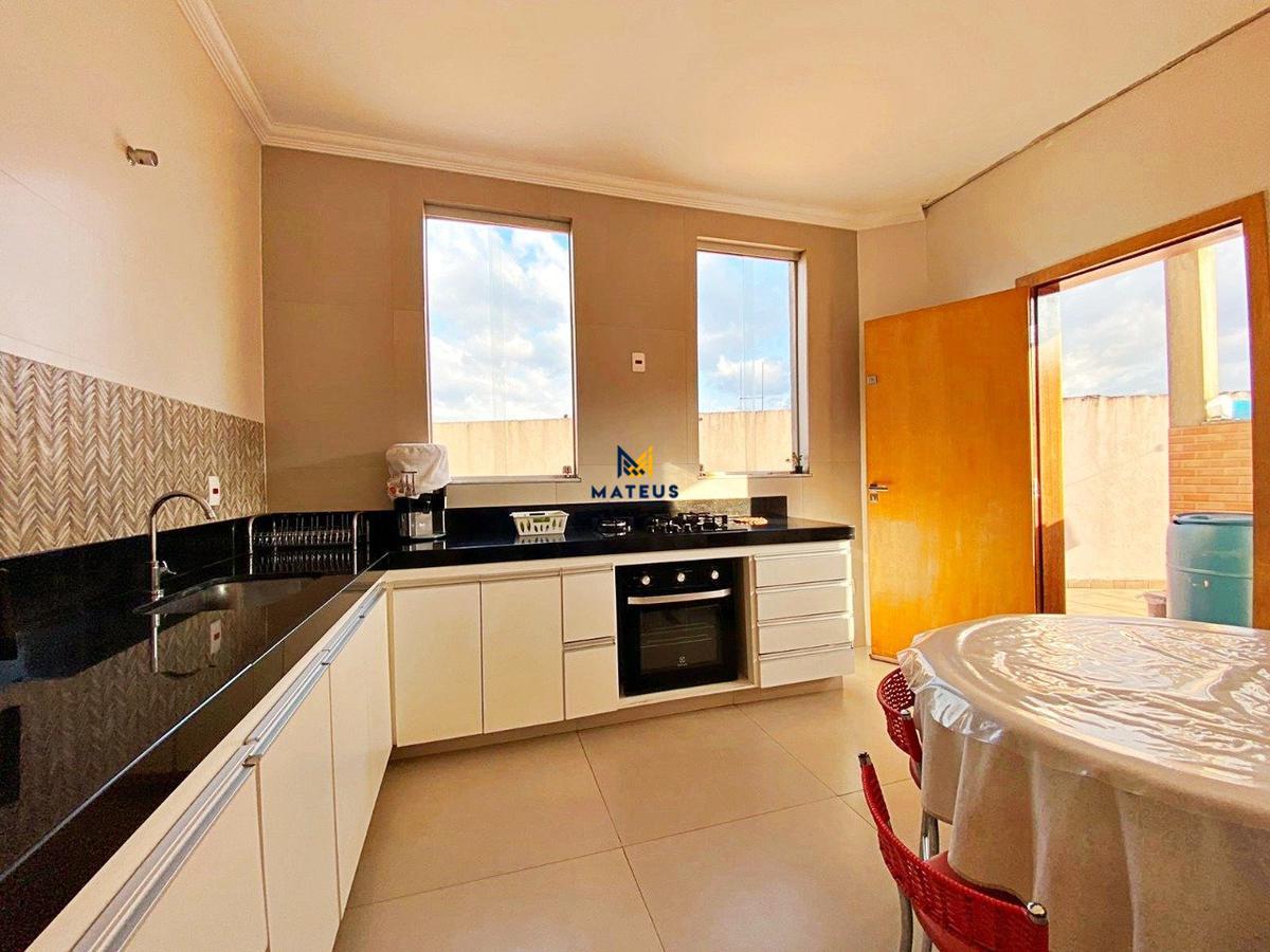 Casa, Caiçaras, 3 Quartos, 6 Vagas, 1 Suíte