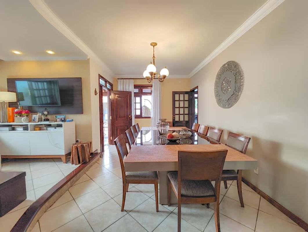 Casa, Castelo, 5 Quartos, 4 Vagas, 2 Suítes