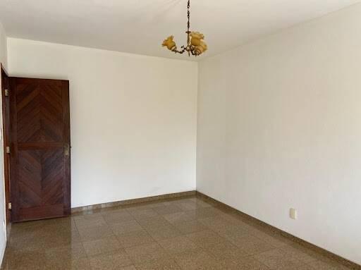 Casa, Funcionários, 4 Quartos, 5 Vagas, 2 Suítes